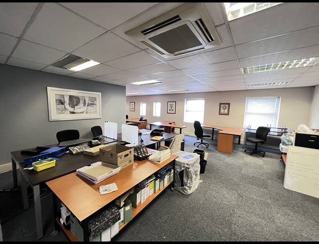 296M² OFFICE TO LET IN KENILWORTH